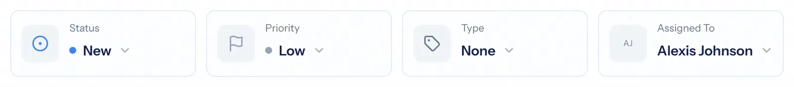 A ticket header showing status New, priority Low, type and the assigned agent